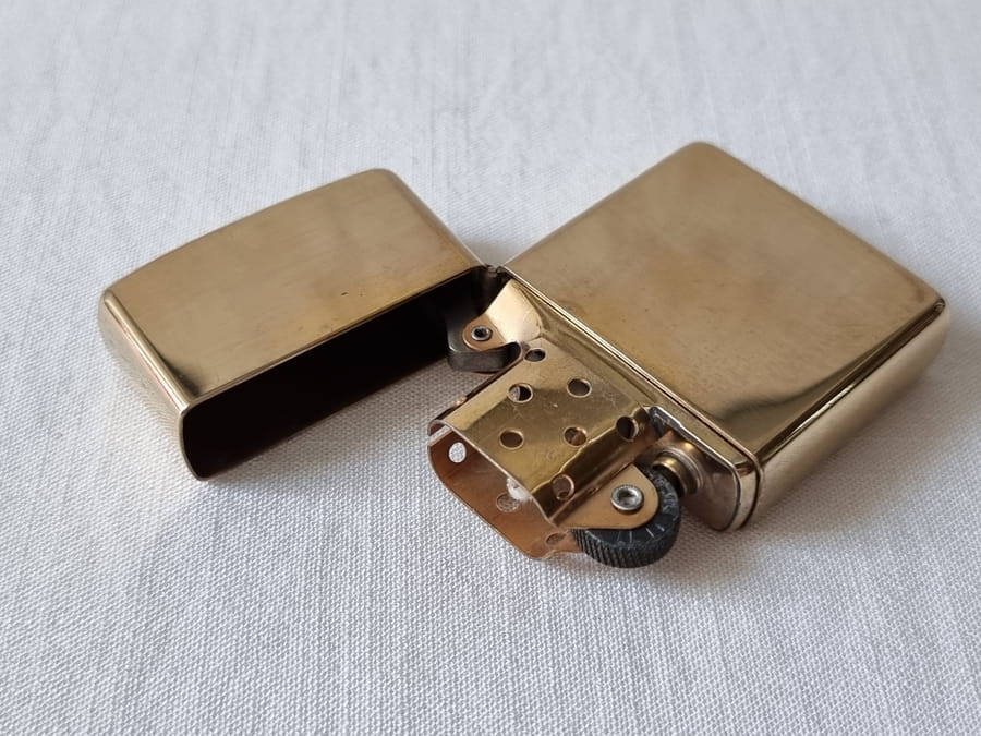 Zippo solid brass 1993