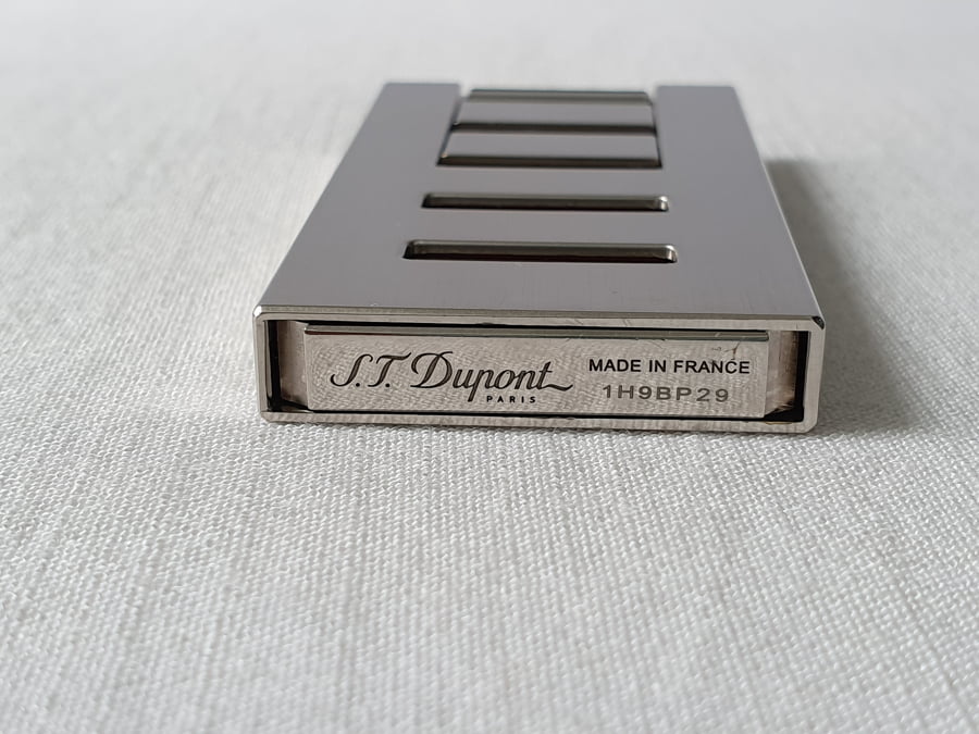 S.T Dupont D Light