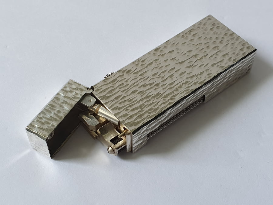 Bật lửa Dunhill