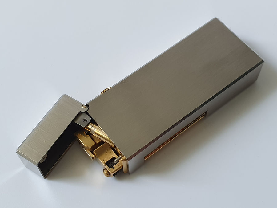 Bật lửa Dunhill