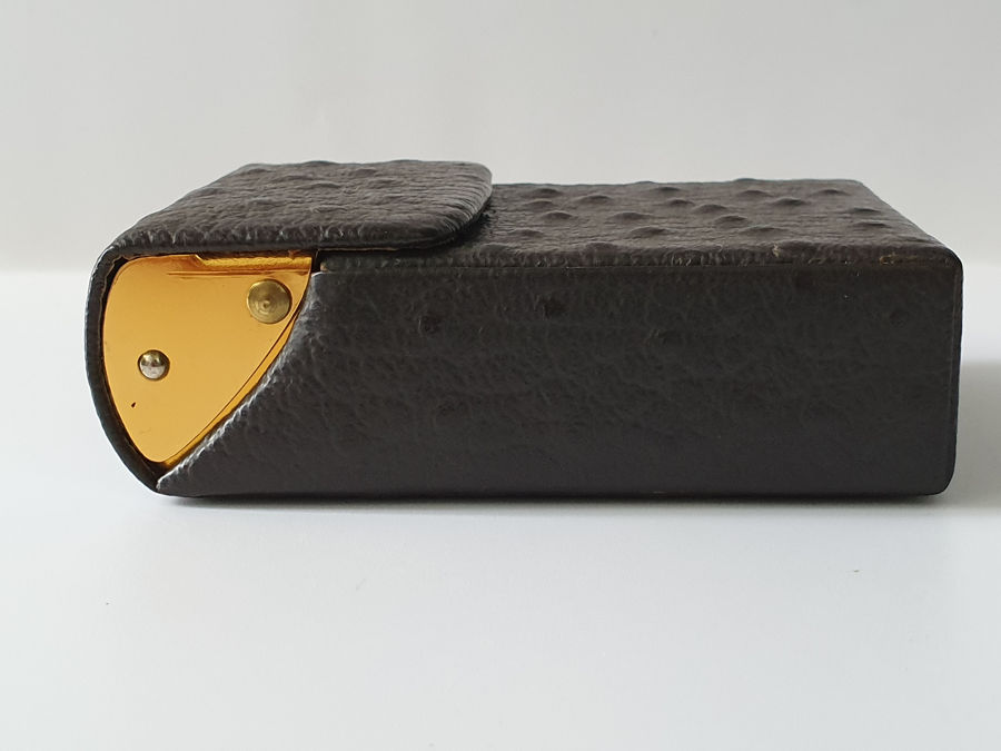 Hộp đựng thuốc l&aacute;