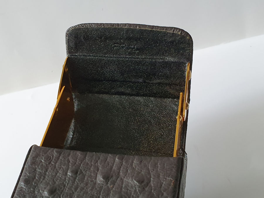 Hộp đựng thuốc l&aacute;