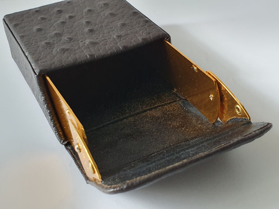 Hộp đựng thuốc l&aacute;