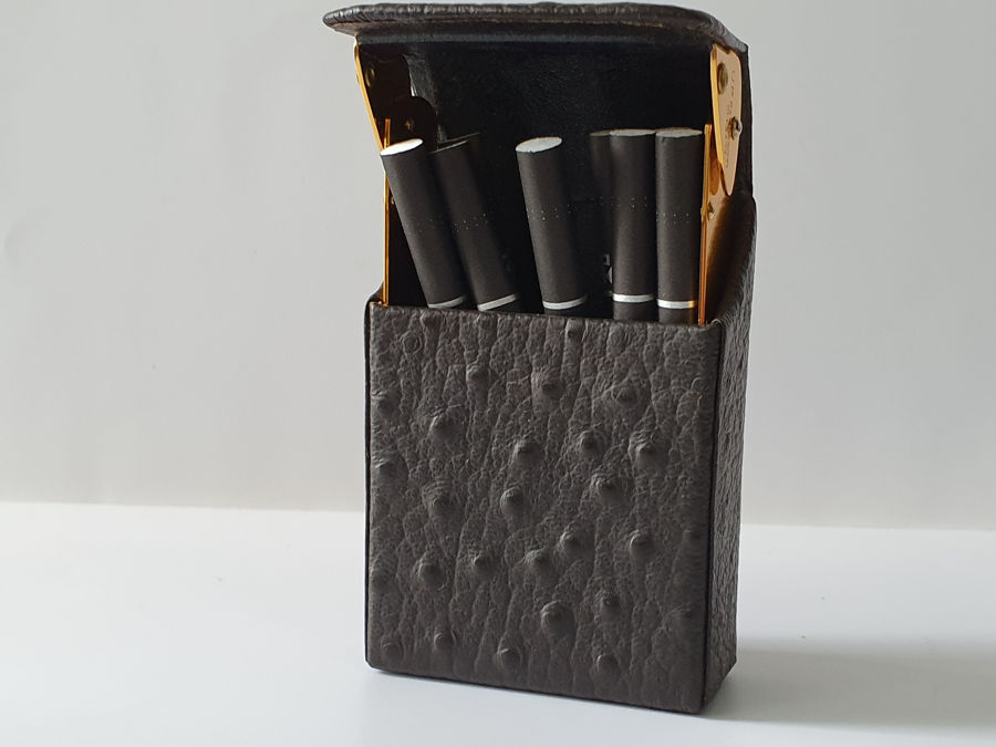 Hộp đựng thuốc l&aacute;