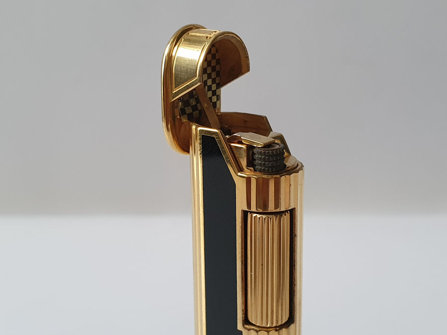 Bật lửa Dunhill