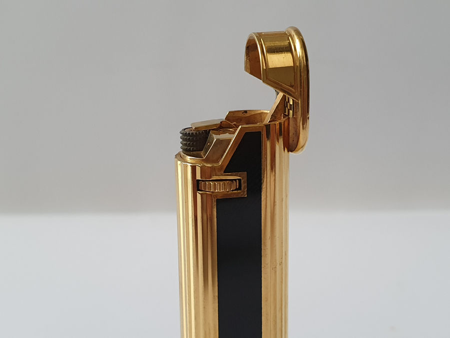 Bật lửa Dunhill