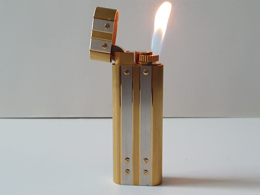 bật lủa Cartier
